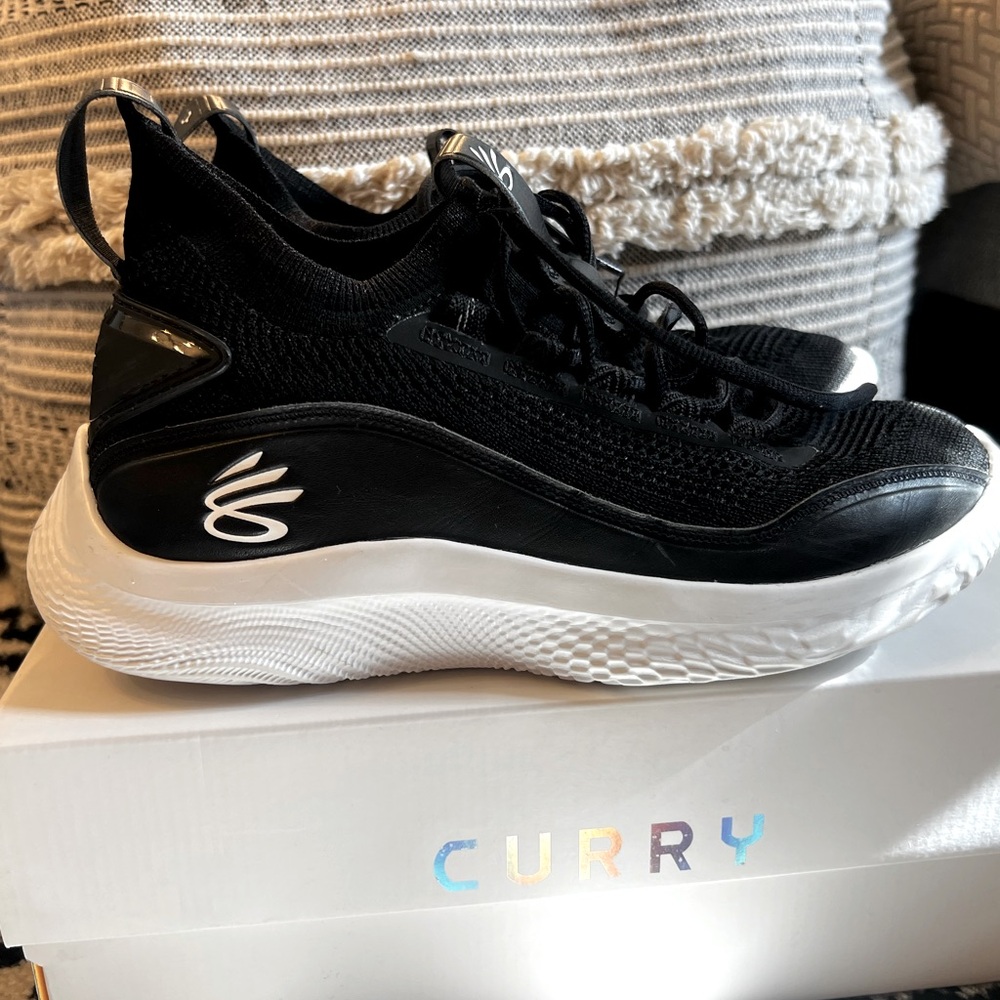 Curry 8 in size 8M or 9.5W EUC